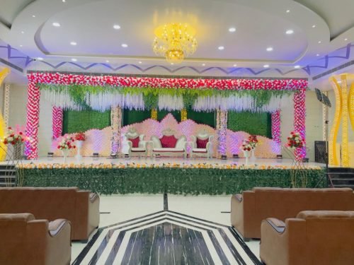 Modern LED Stage Decoration For Wedding | Stylish Stage Setup - Phule Weddings