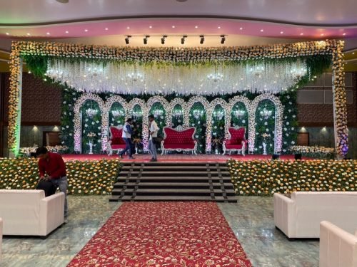 Grand Stage Decoration For Wedding | Royal Arch With Lights – Phule Weddings