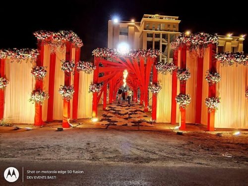 Traditional Wedding Entry Gate With Floral Backdrop – Phule Weddings