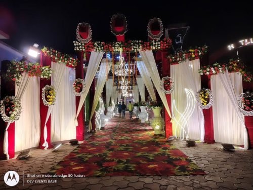 Bride And Groom Wedding Gate Decoration With Lights – Phule Weddings